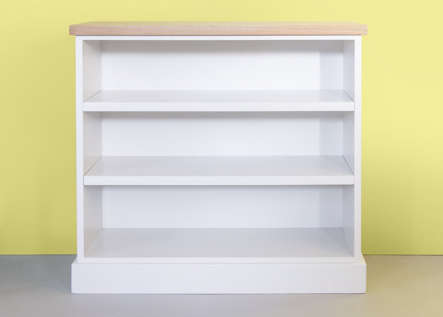 Columba bookshelf - The Room