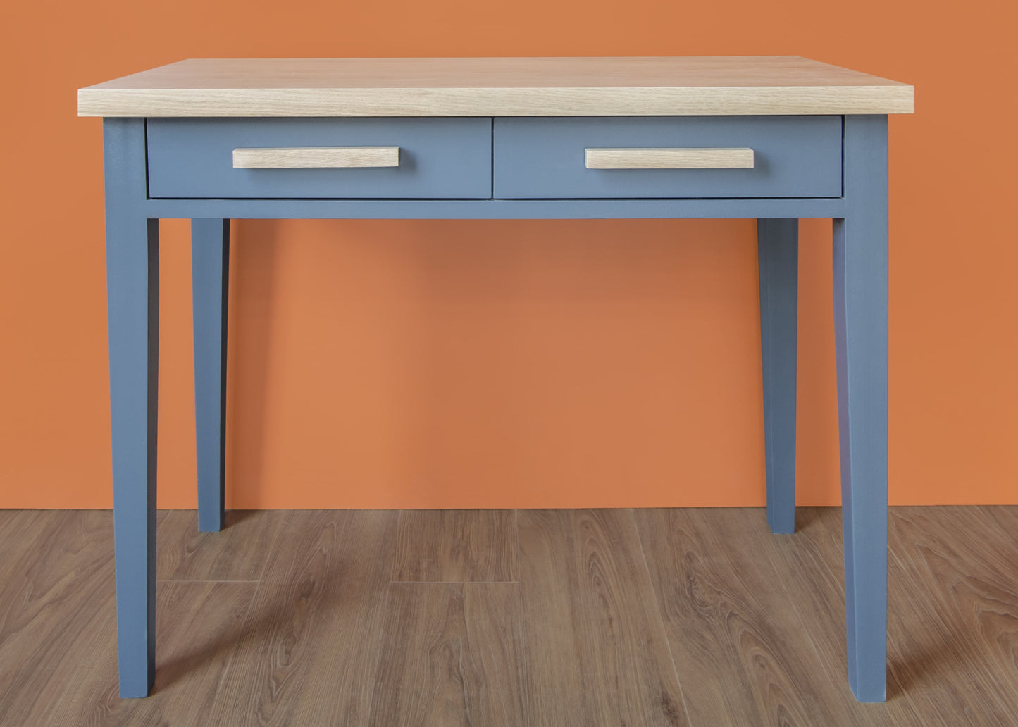 Daylight desk - The Room
