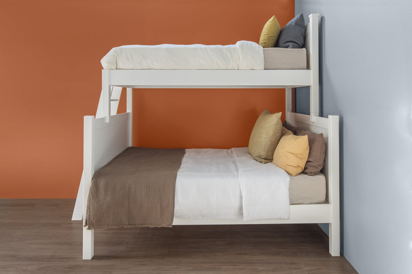 Lynx 1 double bunk bed - The Room